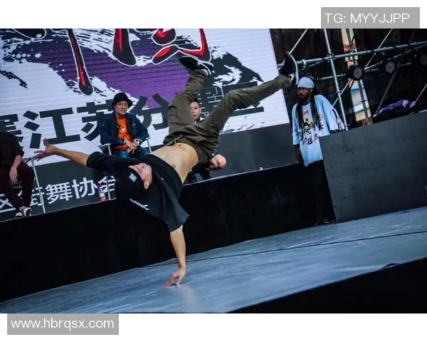 全国街舞大赛点评杭州滑板队展现出色团队协作与默契配合